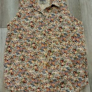 No Barriers Floral Sleeveless Blouse with Button-Up Design Size M